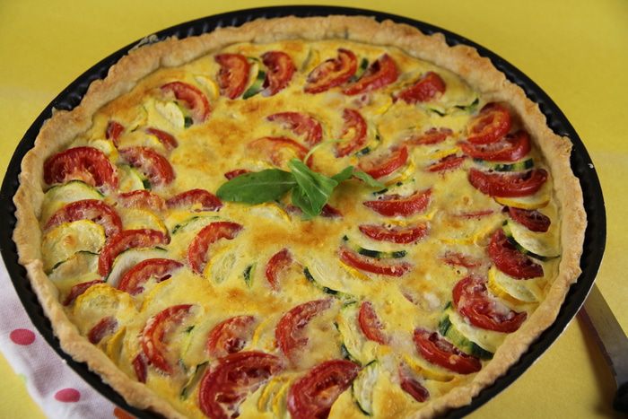 Киш с цукини и помидорами