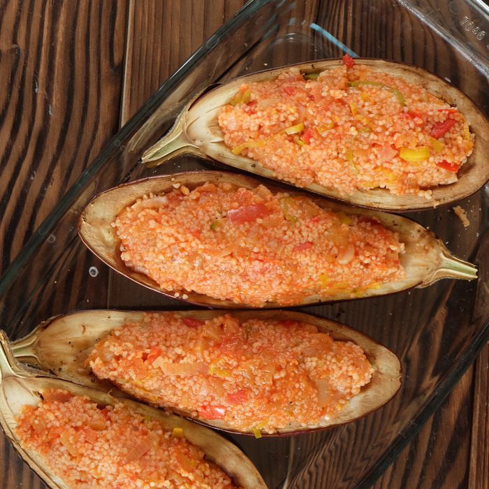Баклажаны, фаршированые кускусом с овощами