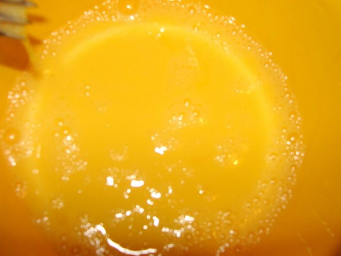 Сырные шарики с начинкой в ореховой панировке под &amp;quot;пьяной&amp;quot; клюквой