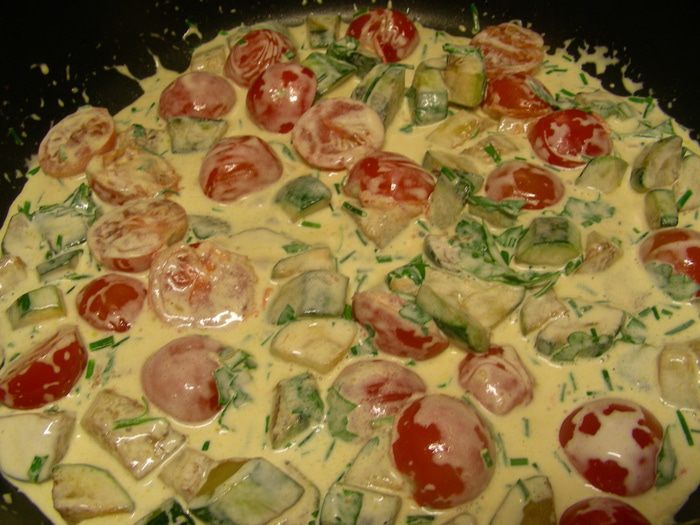 Рыба с цукини и помидорами черри