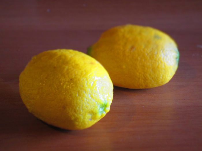 Курица, фаршированная лимонами