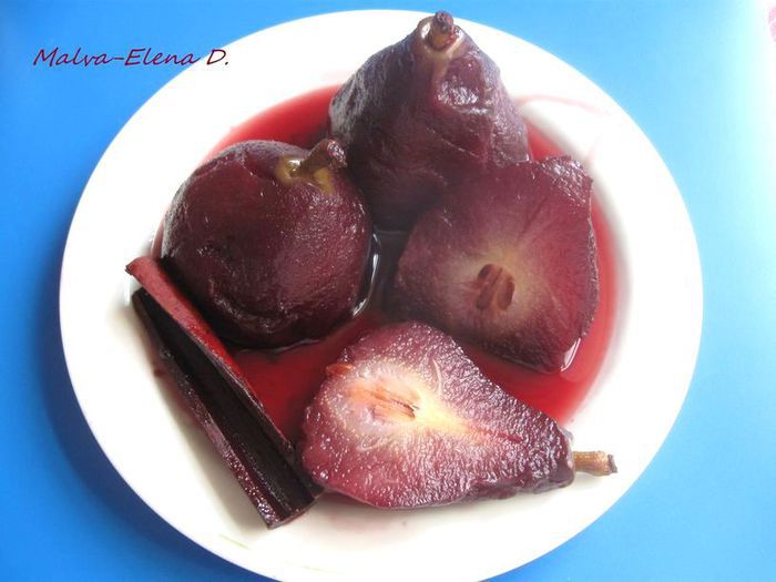 Ванильное мороженое и груша-пашот «Сладкая парочка»