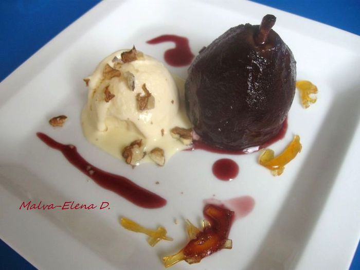 Ванильное мороженое и груша-пашот «Сладкая парочка»