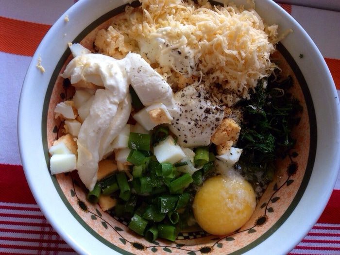 Галета с яйцом, сыром и луком