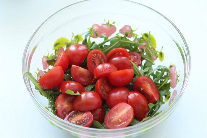 Салат с руколой и креветками