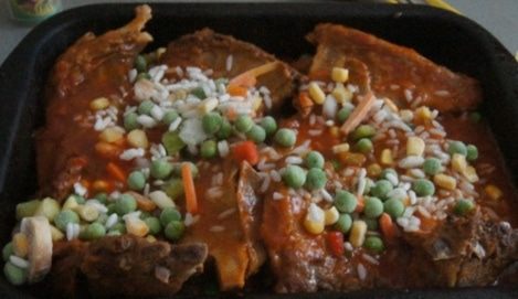 Бараньи ребрышки, тушеные с овощами