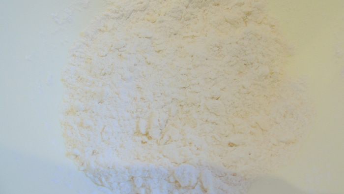 Сметанный тарт с вишней и вином