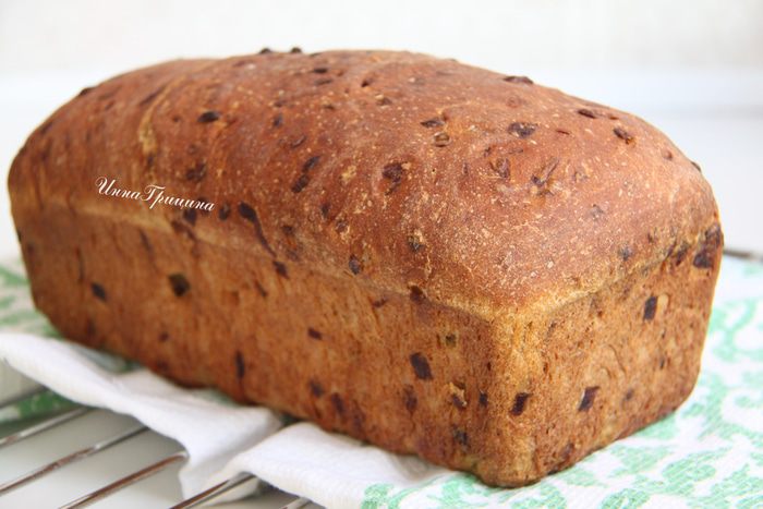 Домашний хлеб с сушеными грибами и жареным луком