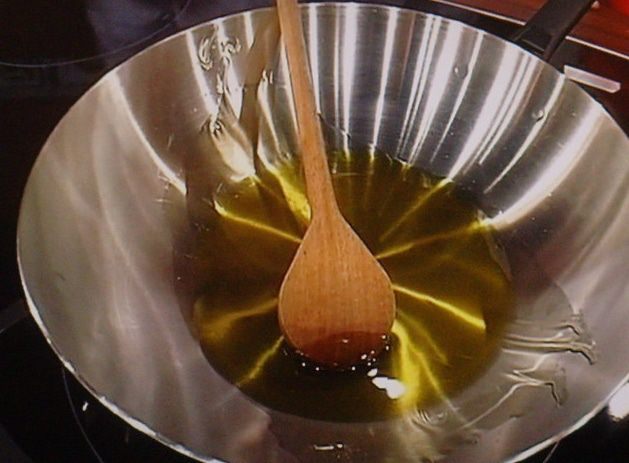 Вок с весенними овощами и креветками