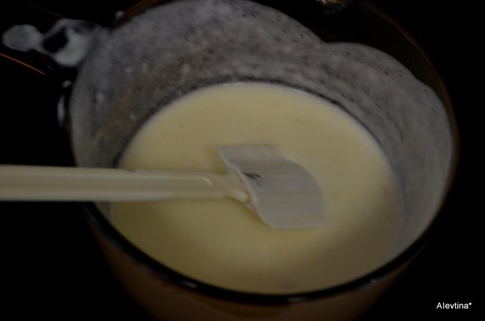 Мясные шарики с белым соусом из хрена