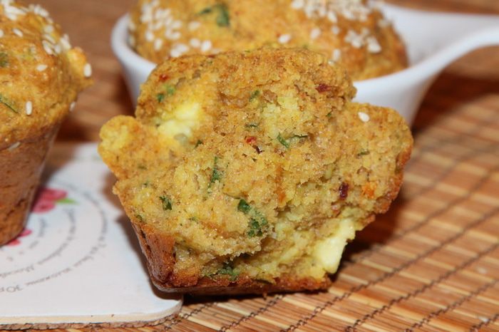 Закусочные кексы с брынзой и зеленью