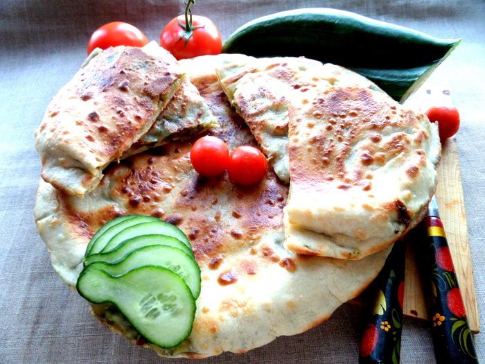 Хачапури со шпинатом и сыром