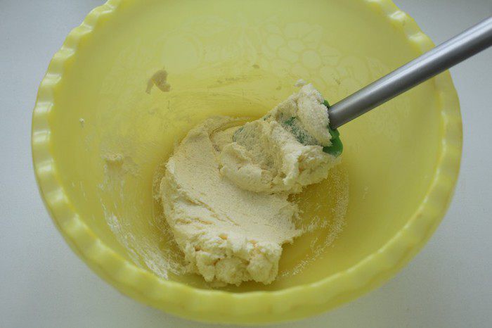 Пирог с карамелизированными грушами и заварным кремом