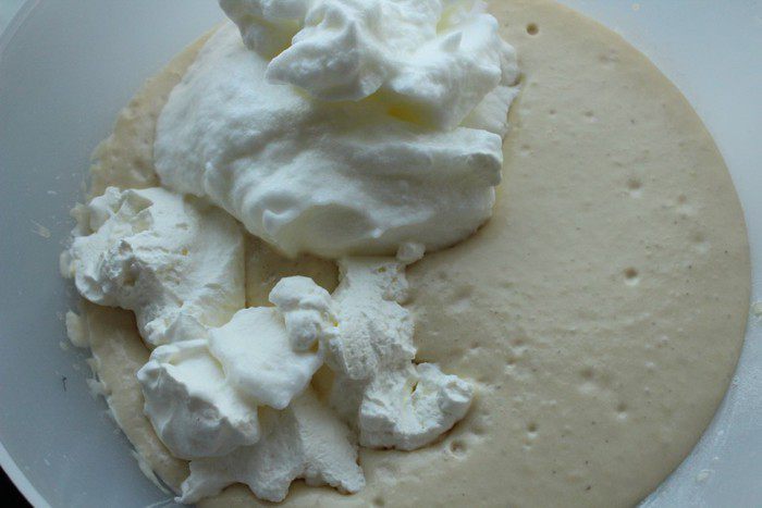 Дрожжевые блины на топленом молоке