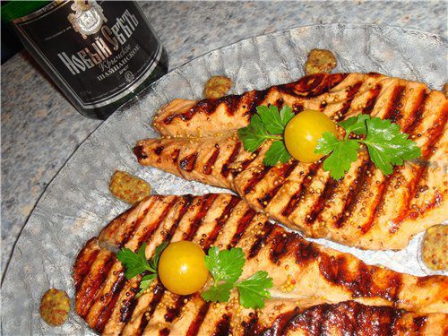 Семга в маринаде, приготовленная на мангале