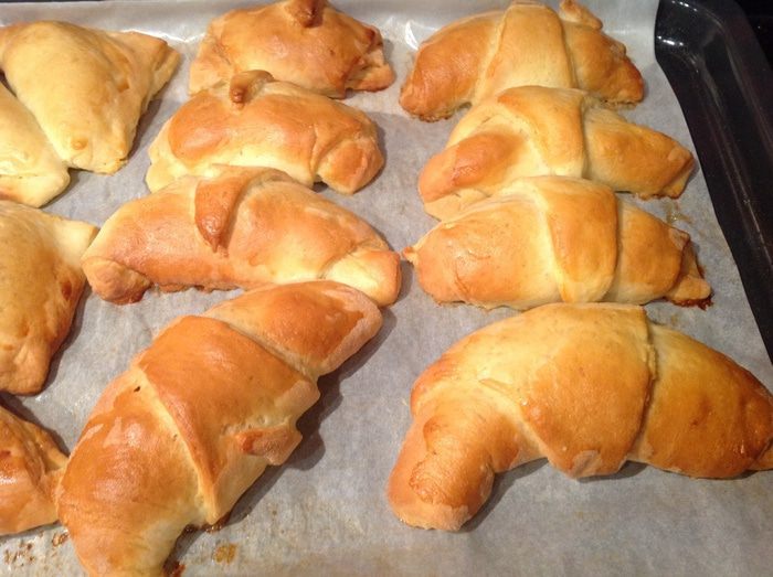 Слойки с щавелем, сыром и яйцом