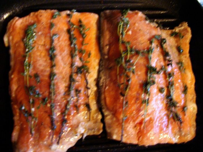 Слабосоленая горбуша с тимьяном, на гриле