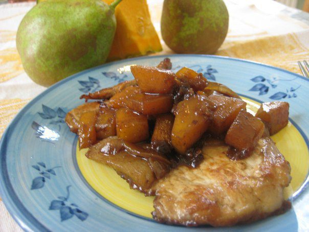 Эскалоп с тыквой и грушей