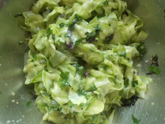 Закуска из маринованных кабачков с медом и чесноком