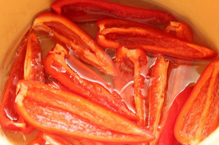 Баклажаны с перцами и помидорами