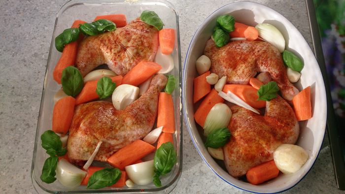 Запеченная курочка с морковью