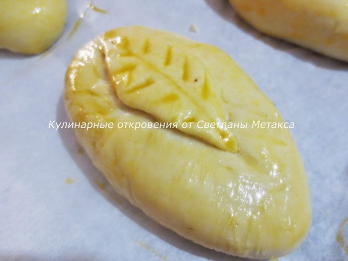 Пирожки с начинкой из картофельного пюре, лука и бекона