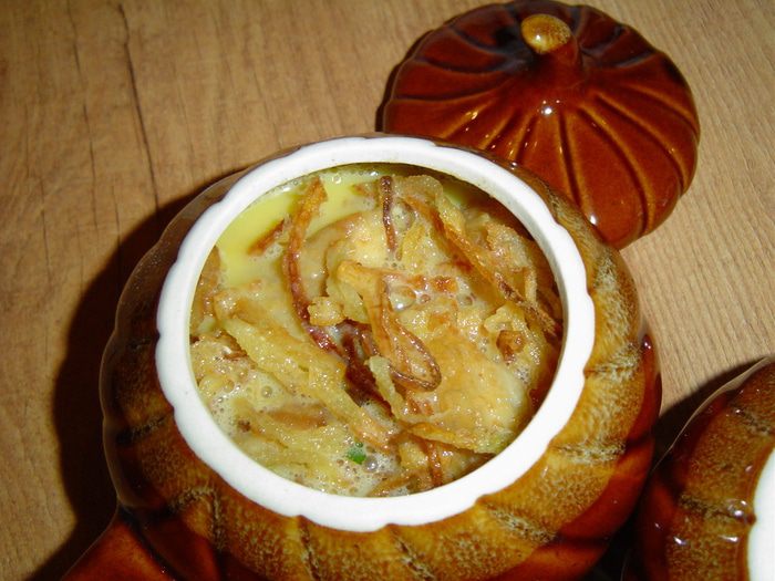 Рыба в горшочках, запеченная в омлете