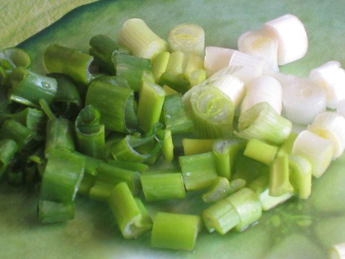 Салат с помидорами черри, кукурузой и оливками