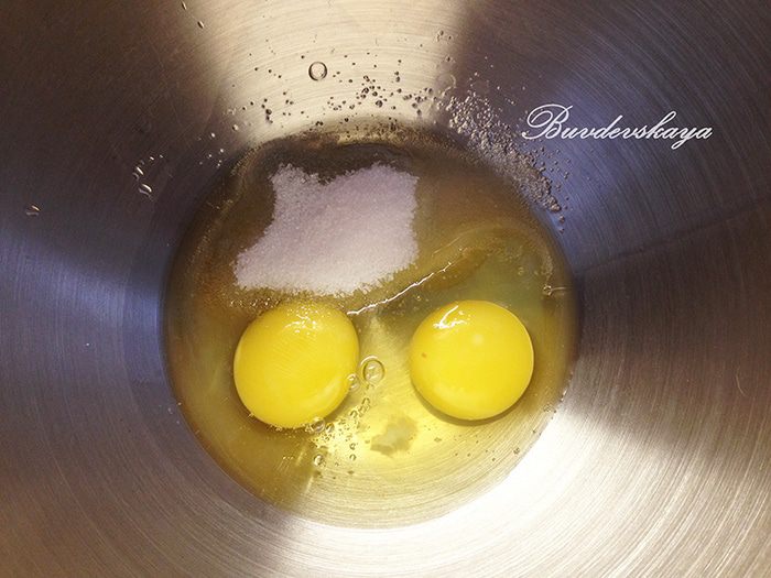 Черемуховые блины с маскарпоне и голубикой