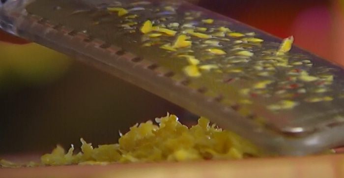 Груши, начиненные творогом и каперсами 