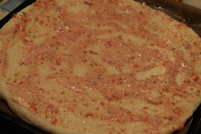 Пицца с ветчиной, перцем и творожным сыром