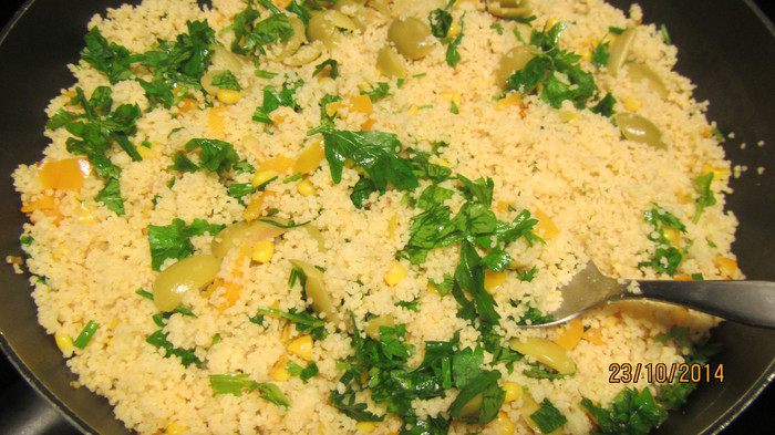 Теплый салат с кускусом и овощами