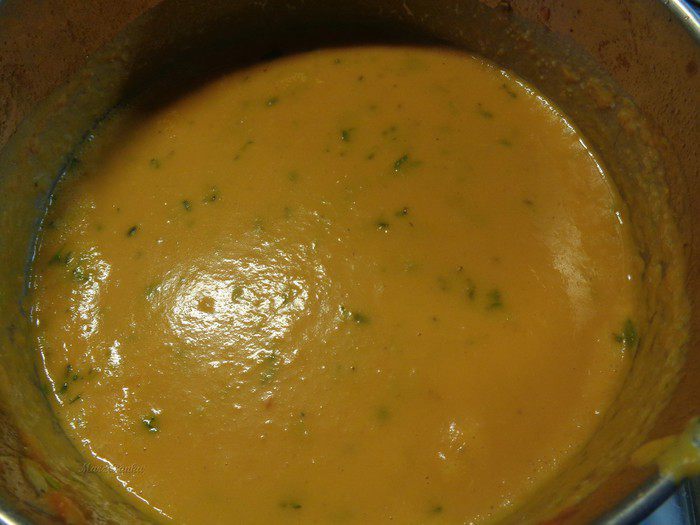 Тыквенно-томатный суп-пюре с беконовыми жгутиками