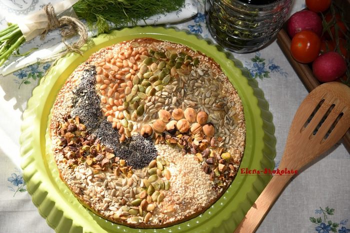 Пирог с курицей под ореховой корочкой