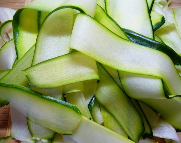 Салат из молодых кабачков и цукини