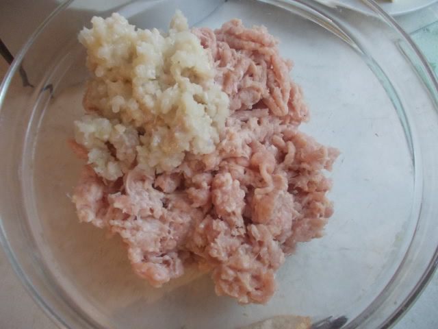 Куриные тефтели со шпинатом и творогом