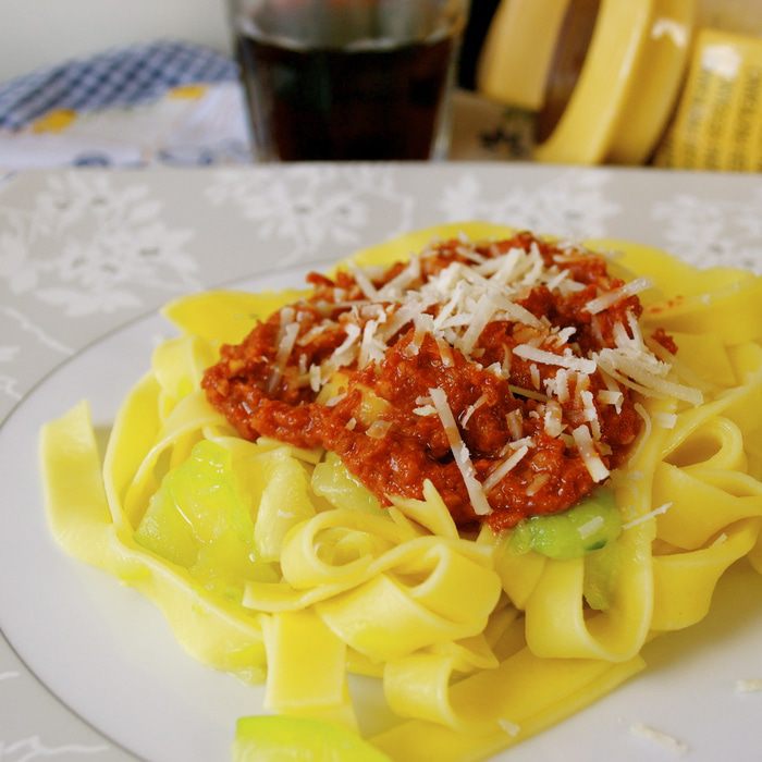 Феттучине с цукини и песто из вяленых томатов