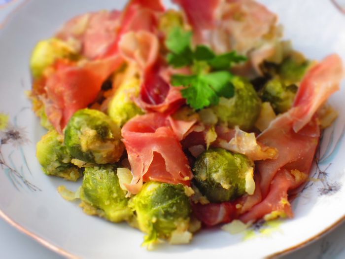 Брюссельская капуста с пармской ветчиной