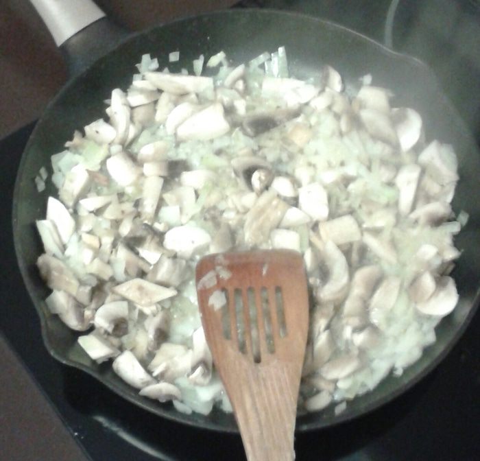 Куриный рулет с шампиньонами