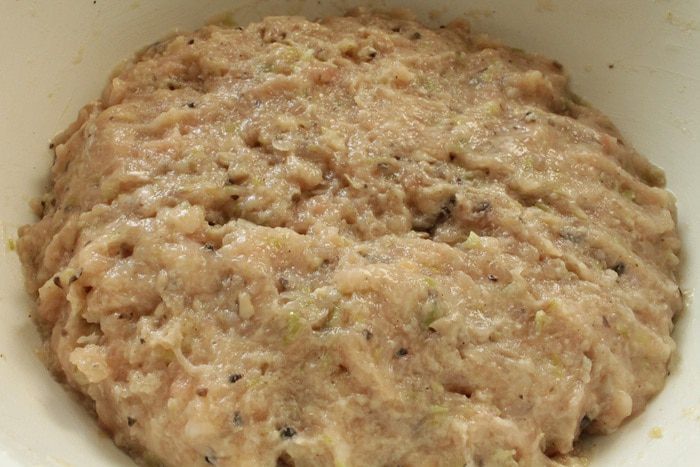 Куриные тефтели в пикантном грибном соусе