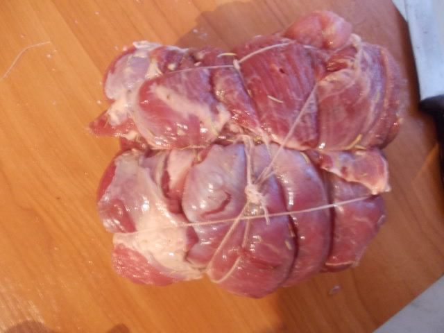 Баранина с чесноком и черносливом