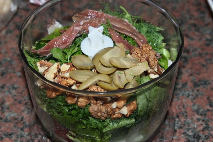 Овощной салат с маринованной свеклой