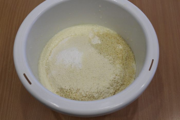 Манный пирог с яблоками