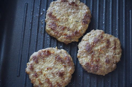 Бургер с ананасом и соусом терияки