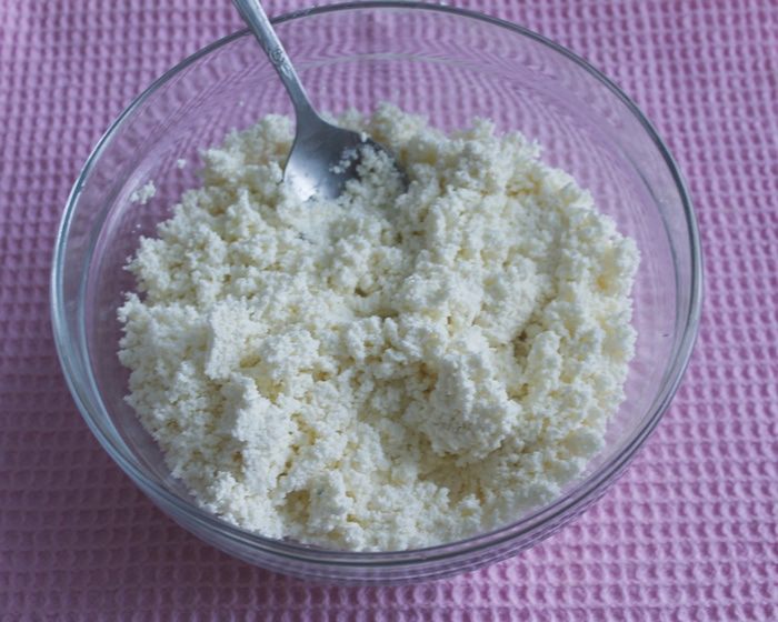 Домашний сыр с базиликом