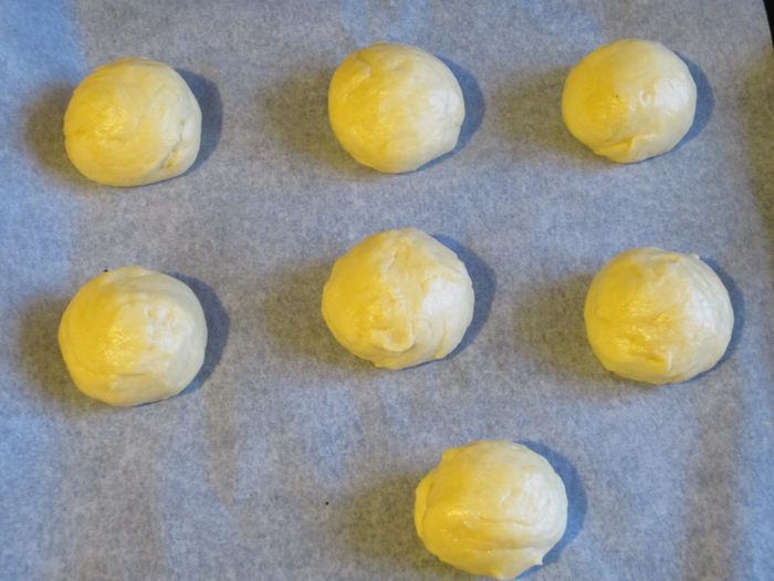 Мини-бриоши с творожно-черничным кремом