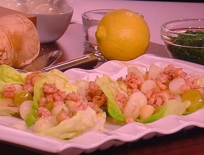 Салат с лососем и креветками