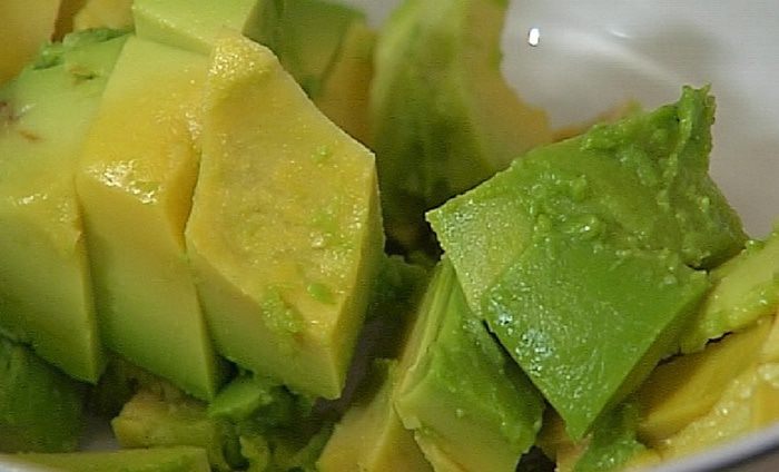 Тосты с авокадо и красной икрой