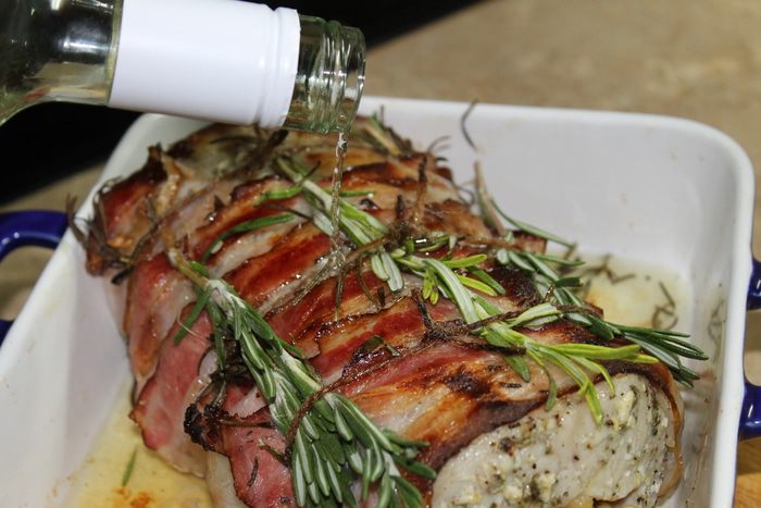 Ароматная фаршированная корейка к Рождеству