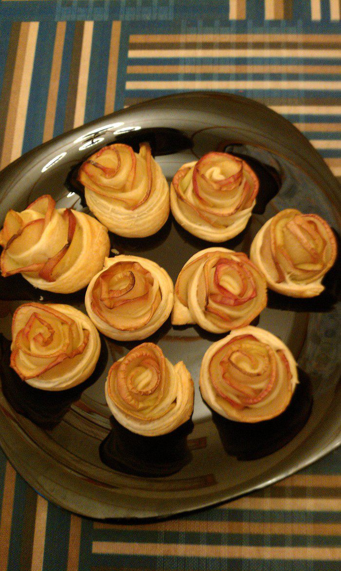 Слойки с яблоками &amp;quot;Розочки&amp;quot;